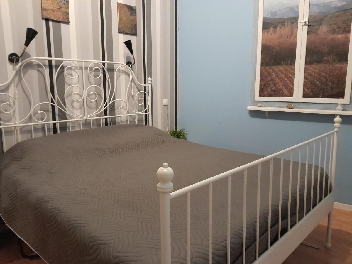 Sur La Bonnefooi Bed & Breakfast Prades-sur-Vernazobre Ngoại thất bức ảnh
